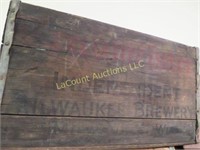 vintage Milwaukee Independent beer crate