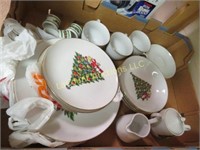 set of Christmas Tree Christmas dinnerware