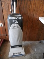 Oreck XL21 Upright Vacuum Cleaner - powers on