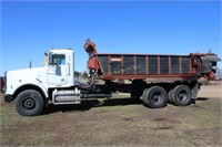 2000 Freightliner w/Spred-all box