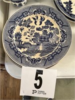 (8) Blue Willow Plates (DR)
