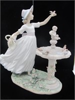 LLADRO GIRL AND FOUNTAIN  11" TALL 10" WIDE MINT