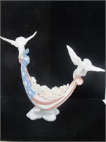 LLADRO AM FLAG WITH DOVES, ICHIP