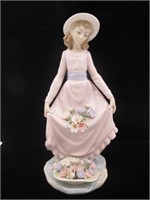 LLADRO LADY WITH FLOWERS, 10 TALL CLEAN