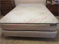 Nice Bowles Queen sz mattress & box (non-matching)
