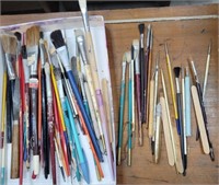 Box artist brushes