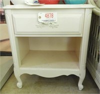 Lot #4878 - Single drawer French Provincial