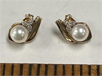 14K Gold and Pearl Earrings 2.4 DWT