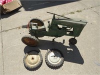 Old John Deere Pedal Tractor (Has Damage)