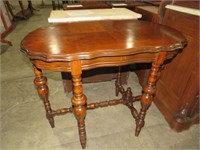 BEAUTIFUL ANTIQUE ENTRY TABLE