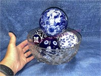 Blue / white ceramic balls in glass center bowl