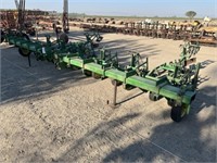 20-foot John Deere 3-pt Cultivator