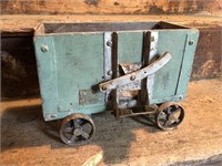 Salesman Sample or Toy Working Ore Cart