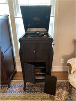 Antique Victrola Record Player With Records