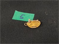 10Kt gold presentation pin 2.3 grams