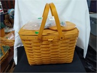 Longaberger 1999 Picnic basket  wooden riser
