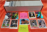 351 - BOX OF MIXED BASEBALL TRADING CARDS (A184)