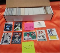 351 - BOX OF MIXED BASEBALL TRADING CARDS (A189)