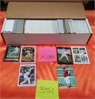 351 - BOX OF MIXED BASEBALL TRADING CARDS (A190)