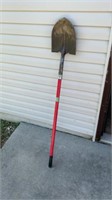 Round point shovel w/ fiberglass handle