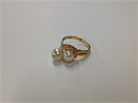 18k yellow gold Pearl & White Sapphire Ring