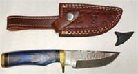 256 - DAMASCUS STEEL KNIFE W/LEATHER SHEATH (C10)