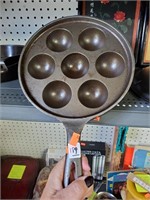 No. 32 Cast Iron Griswold Muffin/Corn Bread Pan
