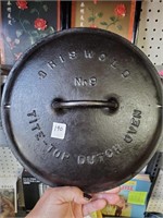 Cast Iron Griswold No. 9 Tite-Top Dutch Oven