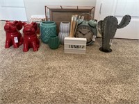 ASSORTED DÉCOR ITEMS