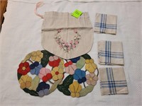 Kitchen towels, hot pads and linen bag.