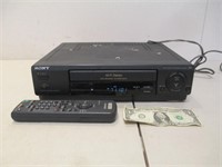 Sony SLV-678HF VCR w/ Remote - Powers On