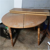 Round Wooden Table w/2 Leaves 45x30