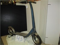 VINTAGE METAL SCOOTER