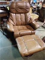 BENCHMASTER RECLINER AND STOOL
