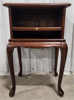 (AU)Telephone side Table Appr 12"x16”x26”