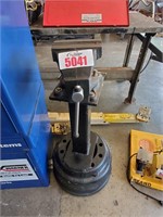HEAVY DUTY SHOP VISE ON STAND