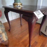 QUEEN ANNE END TABLE WITH DOUBLE PULL OUT CANDLE