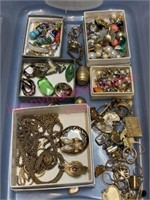 Misc small jewelry pcs (some broken, missing pcs)