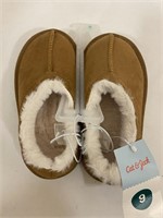 (6x bid) C&J Slippers Size 9