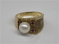 14K Gold Ring w/ Pearl.