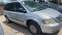 2005 Chrysler Town and Country Base