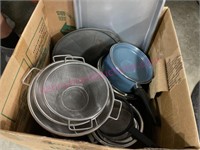 Box lot: Kitchen pots & pans