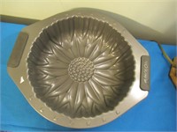 Heavy Anlona Cake Pan Looks like Sunflower