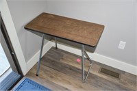 SMALL SEWING TABLE ! -ENTY