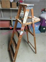 Archbold wooden 5ft step ladder (basement)