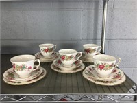 5x The Bid Queen Anne Tea Cups & Saucers