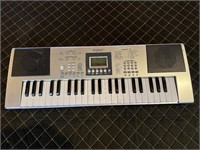 Equip Electronic Keyboard (works)