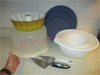Stackable mixing bowls w/ lids -cake carrier -etc