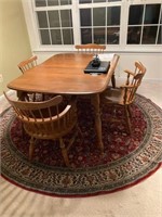 Dining Room Table w 4 Chairs & 2 Leaves
