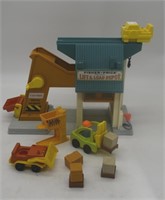 FISHER PRICE LIFT N LOAD DEPOT